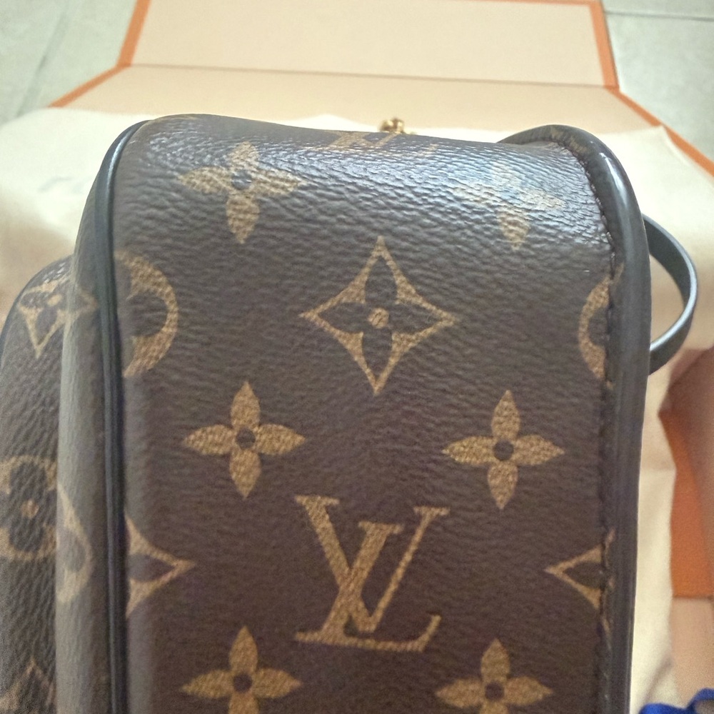 Louis Vuitton Passy handbag - Picture 9 of 17